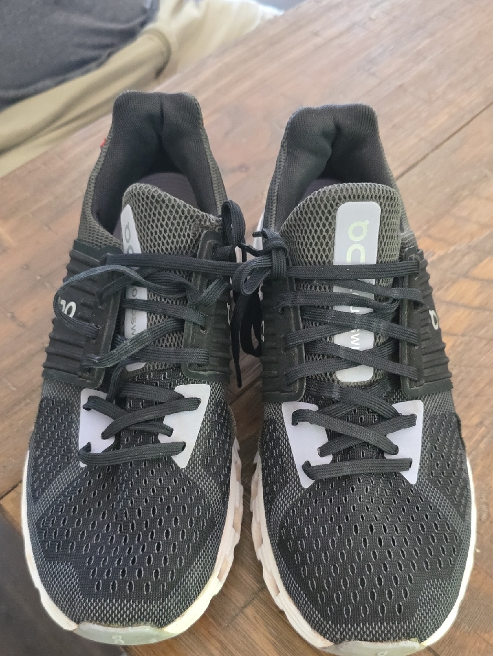 On Running Men's Athletic Shoes — Black & White Size 9W